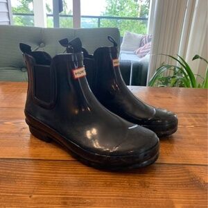 Kid’s unisex Hunter Chelsea  boot big kid size 4